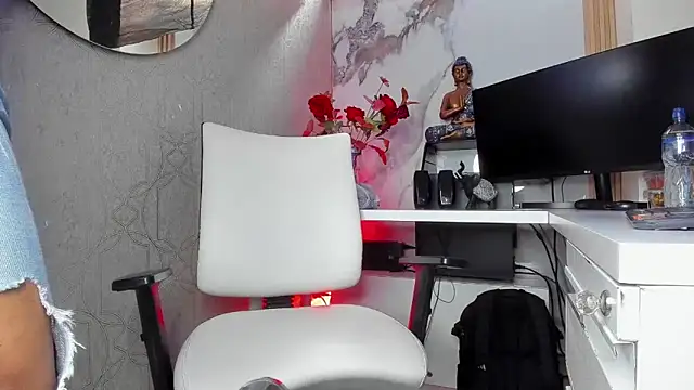 Lucii fer  online show from May 11, 11:55 am