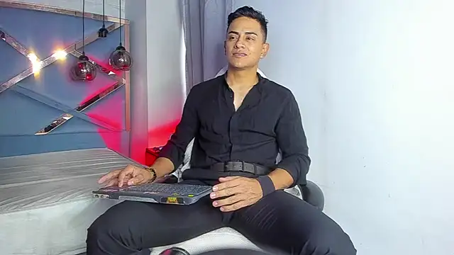 Lucii fer  online show from March 11, 12:10 pm