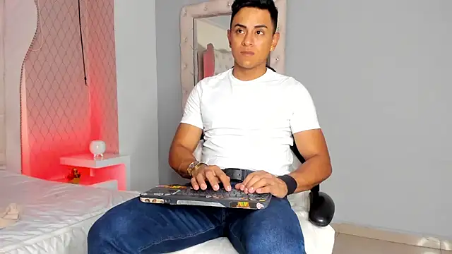 Lucii fer  online show from February 9, 11:30 am