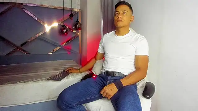 Lucii fer  online show from March 4, 11:40 am