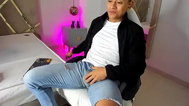 Snapshot of Lucii_fer_ chatting on November 18, 1:03 pm Lucii fer online show from November 18, 1:03 pm