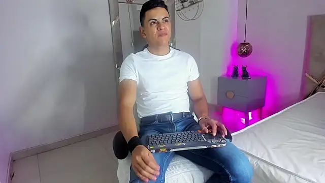 Snapshot of Lucii_fer_ chatting on November 20, 11:33 am Lucii fer online show from November 20, 11:33 am