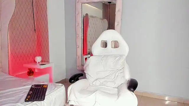 Lucii fer  online show from February 19, 11:40 am