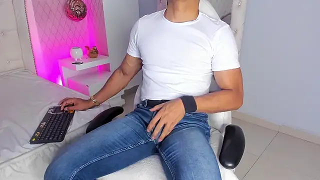 Lucii fer  online show from January 18, 11:46 am