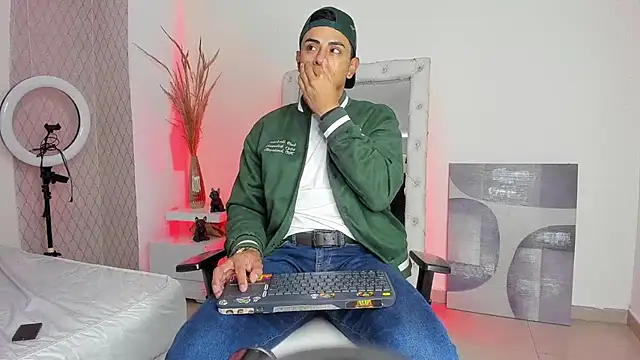 Lucii fer  online show from April 28, 11:58 am