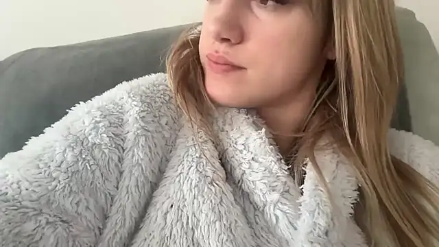 LustfulLuna  online show from April 3, 9:05 am