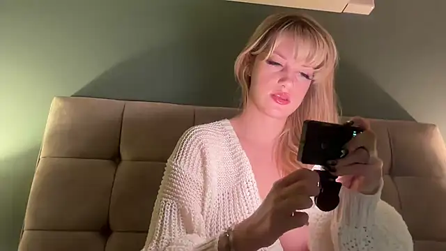 LustfulLuna  online show from January 6, 6:56 pm