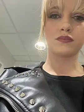 LustfulLuna  online show from March 3, 2:35 pm