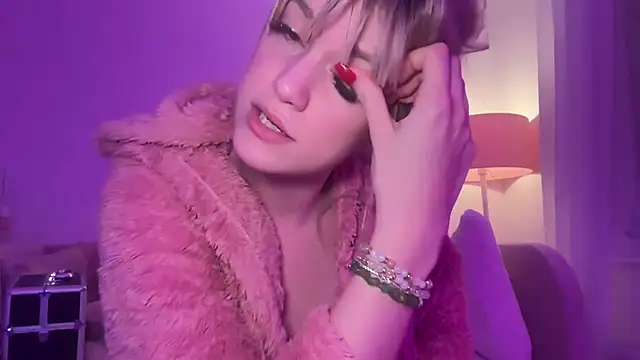 LustfulLuna  online show from March 6, 11:00 pm