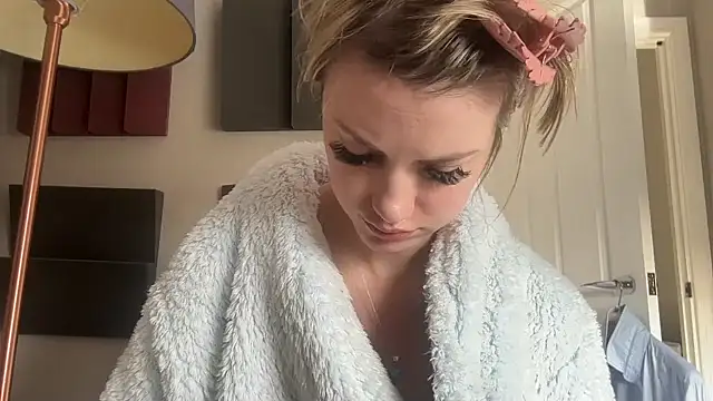 LustfulLuna  online show from October 28, 10:25 am