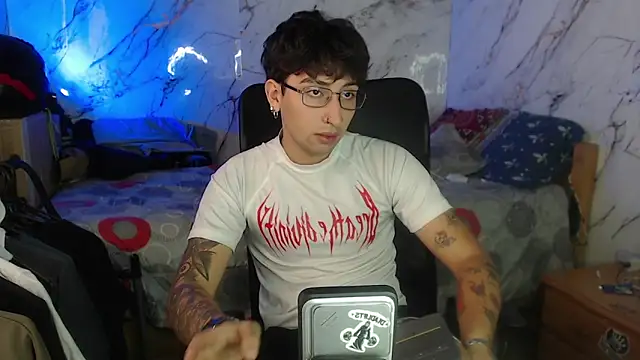 Dereck Dickson online show from February 6, 9:00 pm