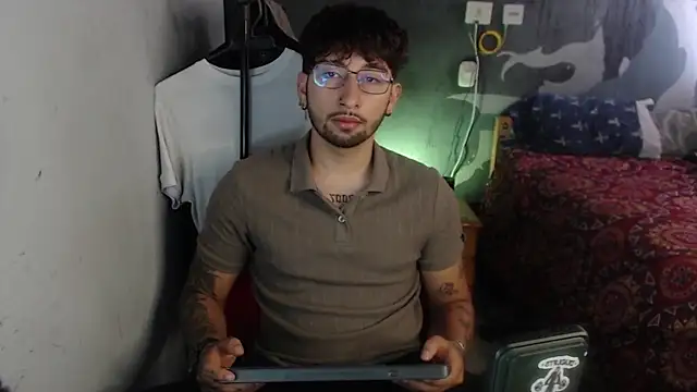 Snapshot of Dereck_Dickson chatting on November 8, 3:04 pm Dereck Dickson online show from November 8, 3:04 pm