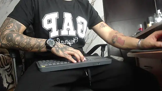 Dereck Dickson online show from January 17, 3:32 am