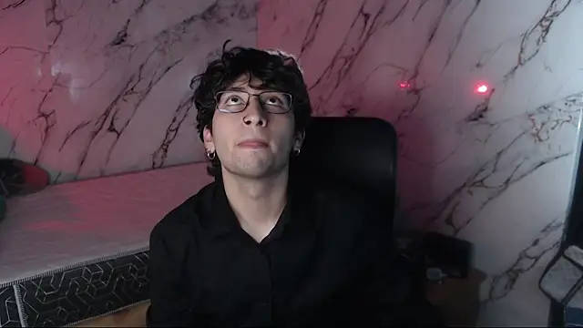 Dereck Dickson online show from April 7, 4:36 am