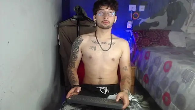 Snapshot of Dereck_Dickson chatting on November 13, 3:10 am Dereck Dickson online show from November 13, 3:10 am