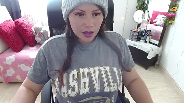 miss evoleth2 online show from April 15, 4:00 pm