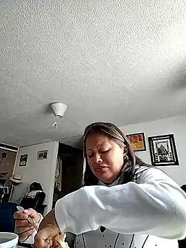 Snapshot of miss_evoleth2 chatting on November 13, 2:10 pm miss evoleth2 online show from November 13, 2:10 pm