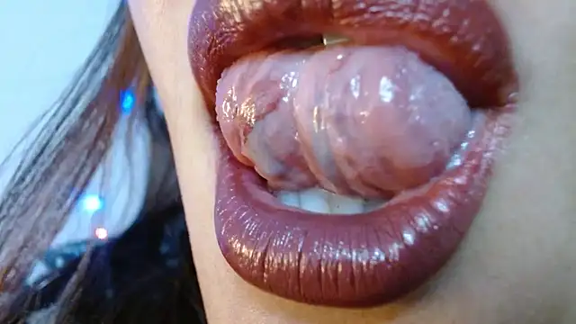 Snapshot of miss_evoleth2 chatting on December 5, 6:56 am miss evoleth2 online show from December 5, 6:56 am