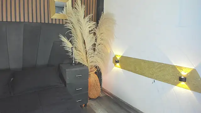 NaxaAndLexi  online show from April 12, 1:58 pm