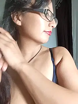 Lucy Chery online show from February 10, 11:15 pm