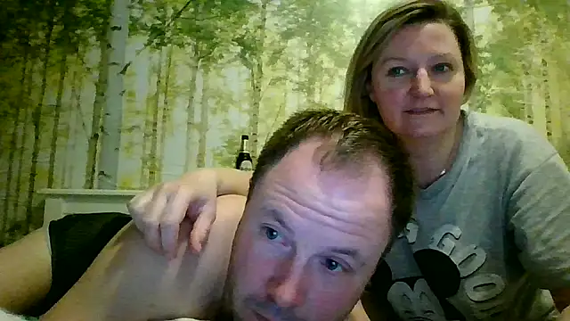 Snapshot of CoupleKitty chatting on February 16, 9:49 pm CoupleKitty online show from February 16, 9:49 pm