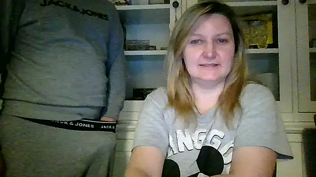 Snapshot of CoupleKitty chatting on March 18, 8:37 pm CoupleKitty online show from March 18, 8:37 pm