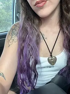Snapshot of thevixenviolet chatting on July 8, 12:46 am thevixenviolet online show from July 8, 12:46 am
