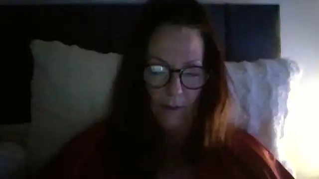 Snapshot of Tillieuk chatting on March 12, 6:28 am Tillieuk online show from March 12, 6:28 am