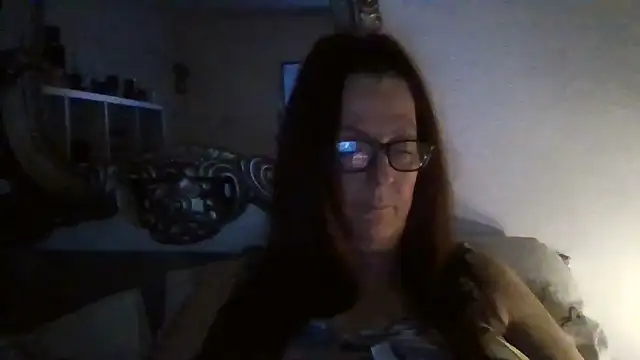 Snapshot of Tillieuk chatting on March 8, 1:44 am Tillieuk online show from March 8, 1:44 am