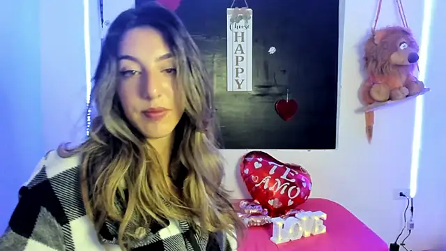 Snapshot of queen-natty chatting on March 9, 3:32 am queen-natty online show from March 9, 3:32 am