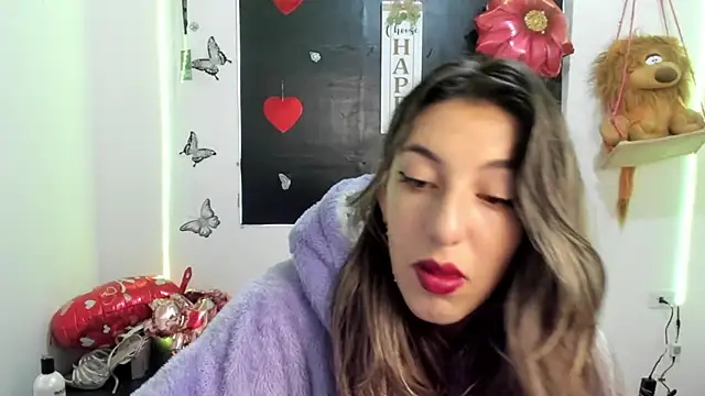 Snapshot of queen-natty chatting on March 3, 1:23 pm queen-natty online show from March 3, 1:23 pm