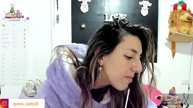 Snapshot of queen-natty chatting on December 28, 3:47 am queen-natty online show from December 28, 3:47 am