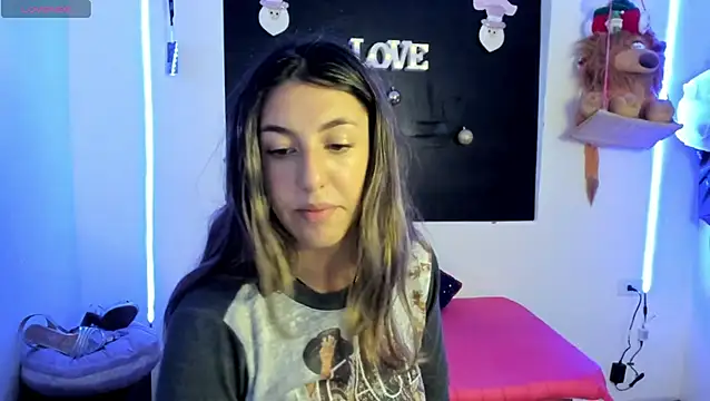 Snapshot of queen-natty chatting on January 3, 6:55 am queen-natty online show from January 3, 6:55 am