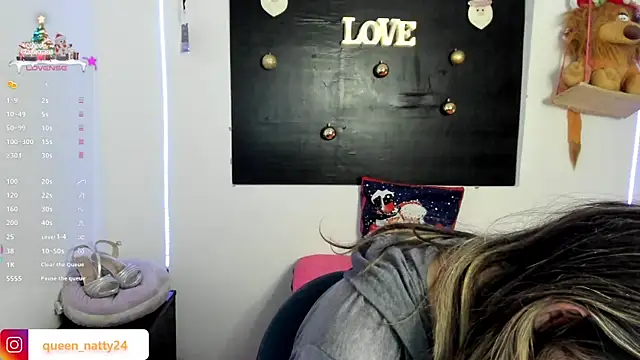 Snapshot of queen-natty chatting on December 19, 3:40 am queen-natty online show from December 19, 3:40 am