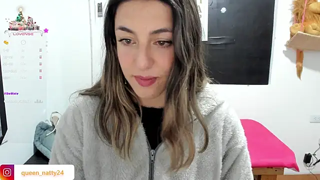 Snapshot of queen-natty chatting on January 12, 12:39 am queen-natty online show from January 12, 12:39 am