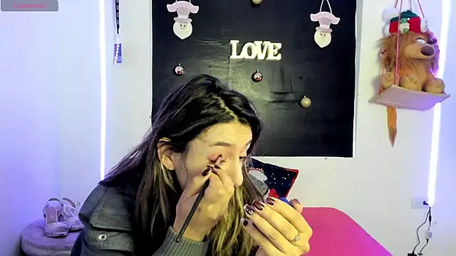 Snapshot of queen-natty chatting on December 22, 9:31 pm queen-natty online show from December 22, 9:31 pm