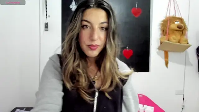 Snapshot of queen-natty chatting on January 10, 4:12 am queen-natty online show from January 10, 4:12 am