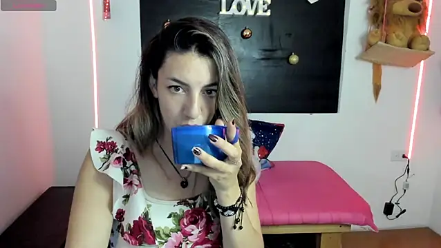 Snapshot of queen-natty chatting on December 24, 4:22 am queen-natty online show from December 24, 4:22 am