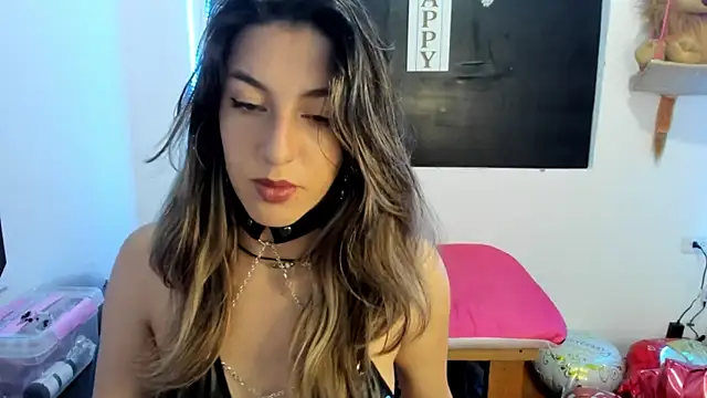 Snapshot of queen-natty chatting on February 6, 4:42 am queen-natty online show from February 6, 4:42 am