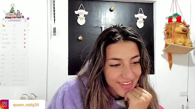 Snapshot of queen-natty chatting on December 28, 6:49 am queen-natty online show from December 28, 6:49 am