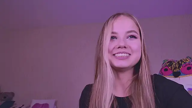 Snapshot of tikkisa chatting on February 18, 8:36 pm tikkisa online show from February 18, 8:36 pm