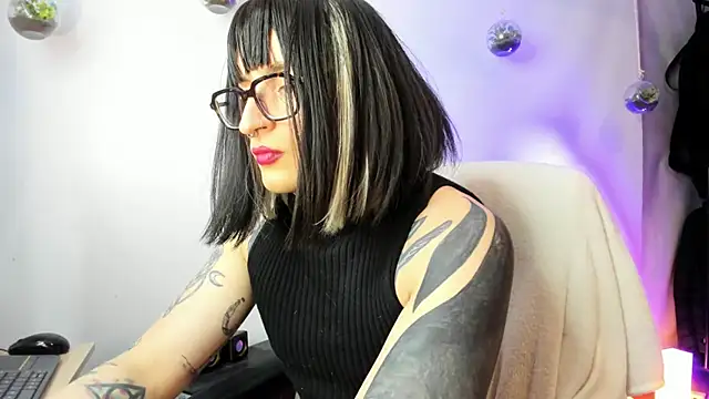 ShiiraVelkor online show from June 27, 12:22 pm