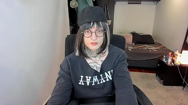 ShiiraVelkor online show from December 23, 9:41 am