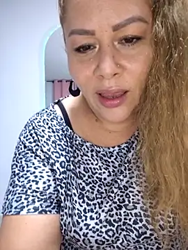 SluttyMilf79 online show from April 19, 5:41 am