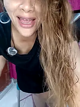 Snapshot of SluttyMilf79 chatting on November 4, 5:22 am SluttyMilf79 online show from November 4, 5:22 am