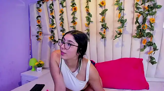 Snapshot of Lucy_Anall_ chatting on February 8, 10:08 pm Lucy Anall online show from February 8, 10:08 pm