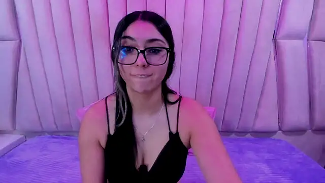 Snapshot of Lucy_Anall_ chatting on November 18, 8:56 pm Lucy Anall online show from November 18, 8:56 pm