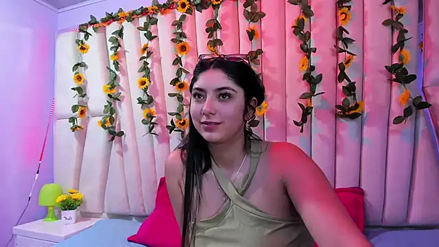 Snapshot of Lucy_Anall_ chatting on February 23, 1:02 am Lucy Anall online show from February 23, 1:02 am