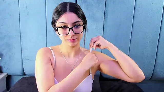 Lucy Anall  online show from February 4, 11:44 pm