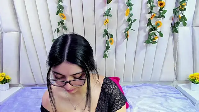 Snapshot of Lucy_Anall_ chatting on September 20, 10:15 pm Lucy Anall online show from September 20, 10:15 pm